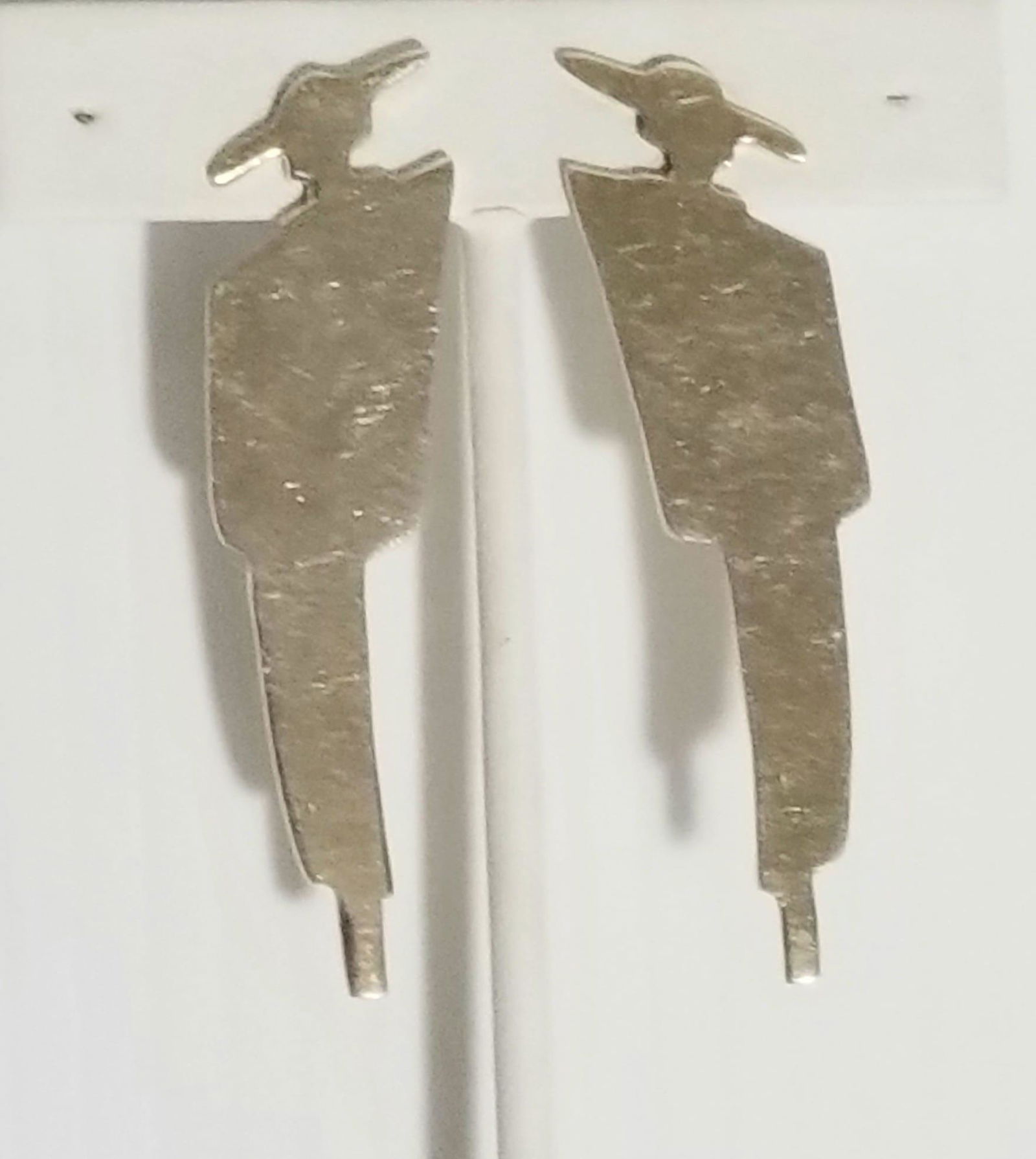 Amazing 925 Taxco Art Deco Set: Beautiful 925 sterling silver Taxco art deco earrings and pin brooch set, pin brooch 3 1/8 x 3/8 inches, earrings 2 3/8 x 3/8 inches, 12. 9 grams.