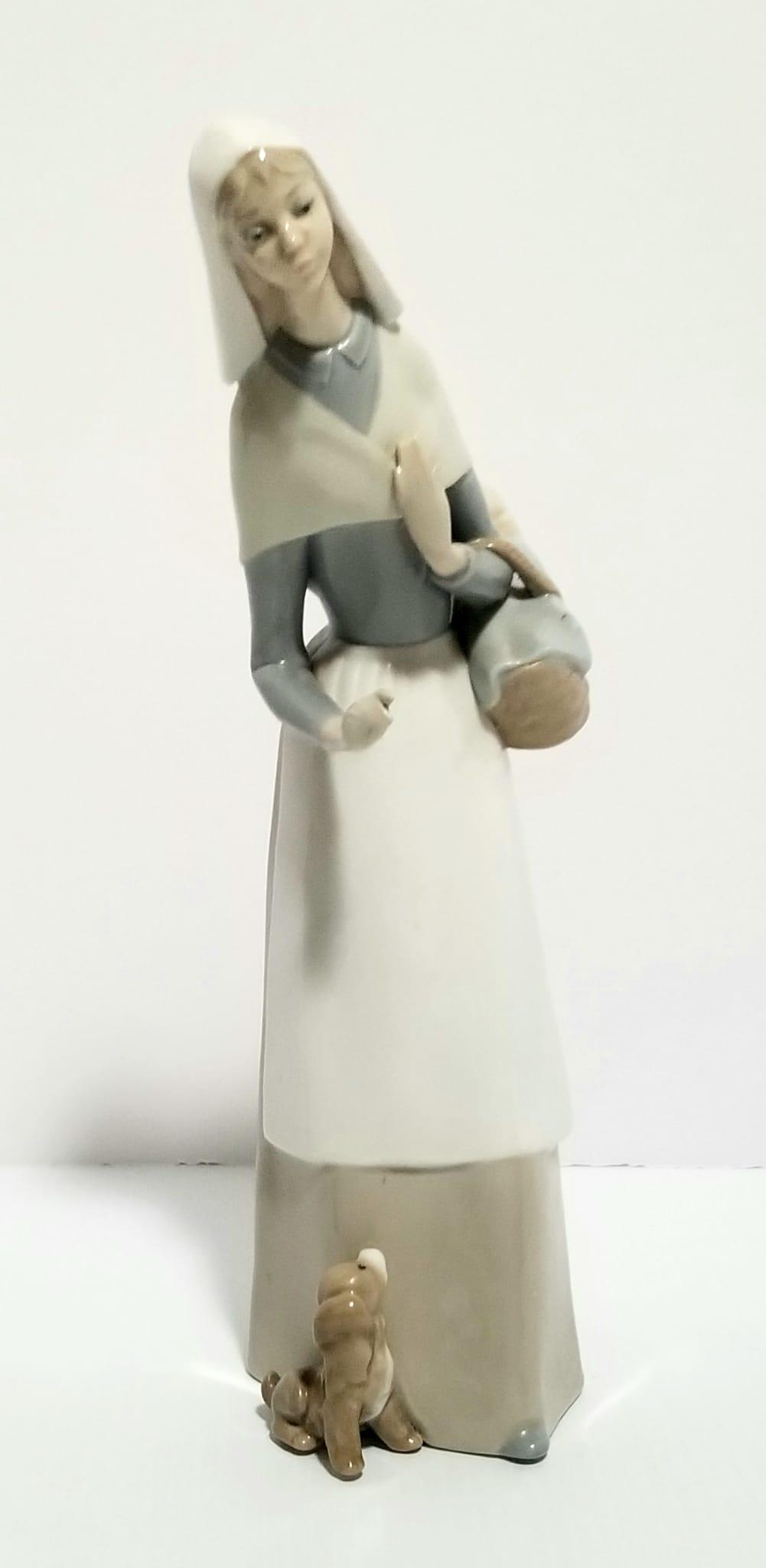 Amazing Lady With Dog Lladro Porcelain Figurine (1 of 6)