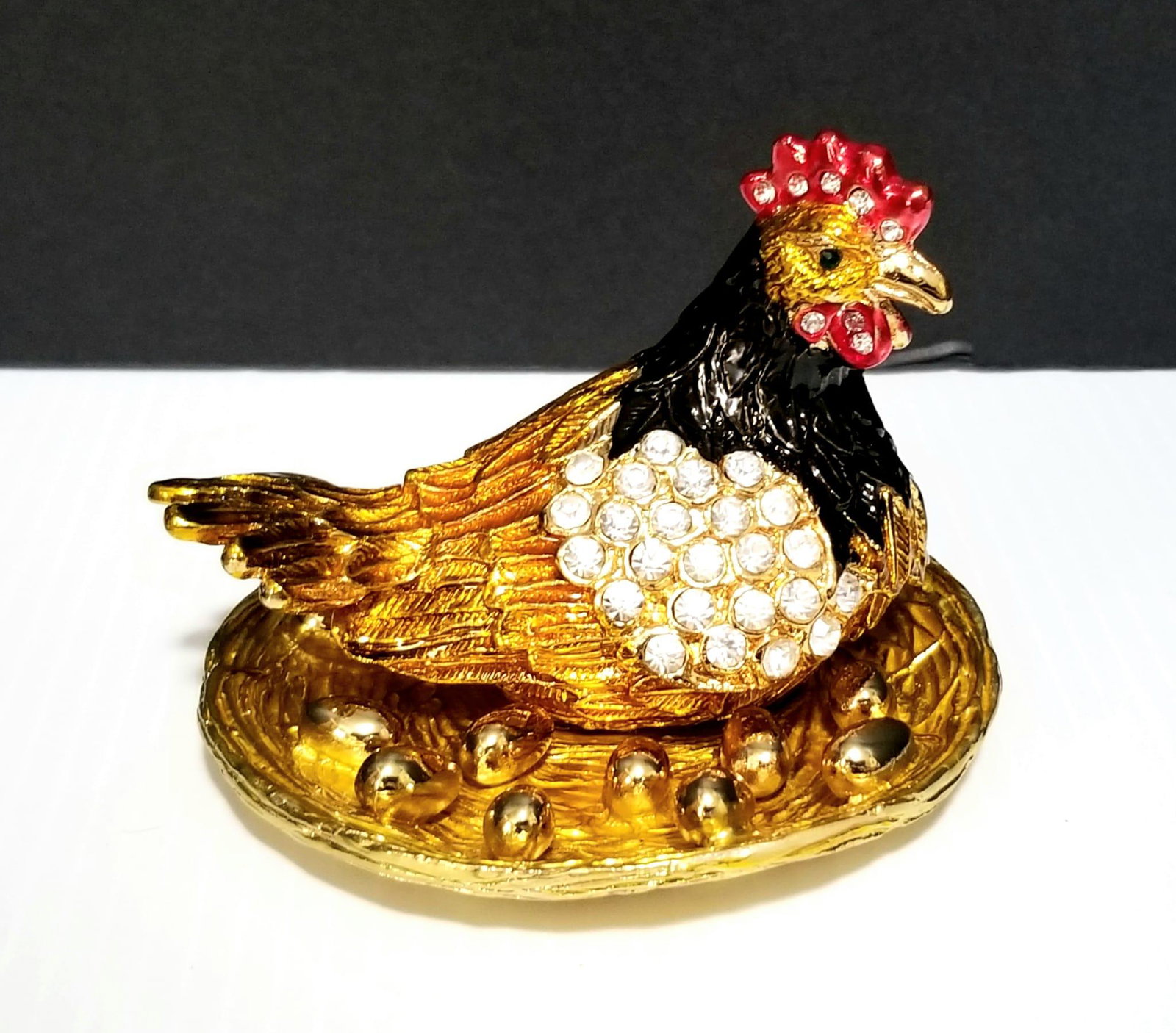 Amazing Hen with Eggs Enamel Box: Nice hen with eggs enamel box, 4 inches round x 3 inches. Box included