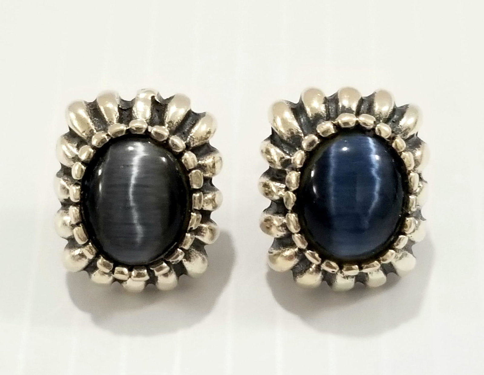 Amazing 925 Mexico Tiger Eye Earrings: Nice 925 sterling silver Mexico art deco blue tiger eye earrings, 3/4 x 5/8 inches, 11.8 grams.