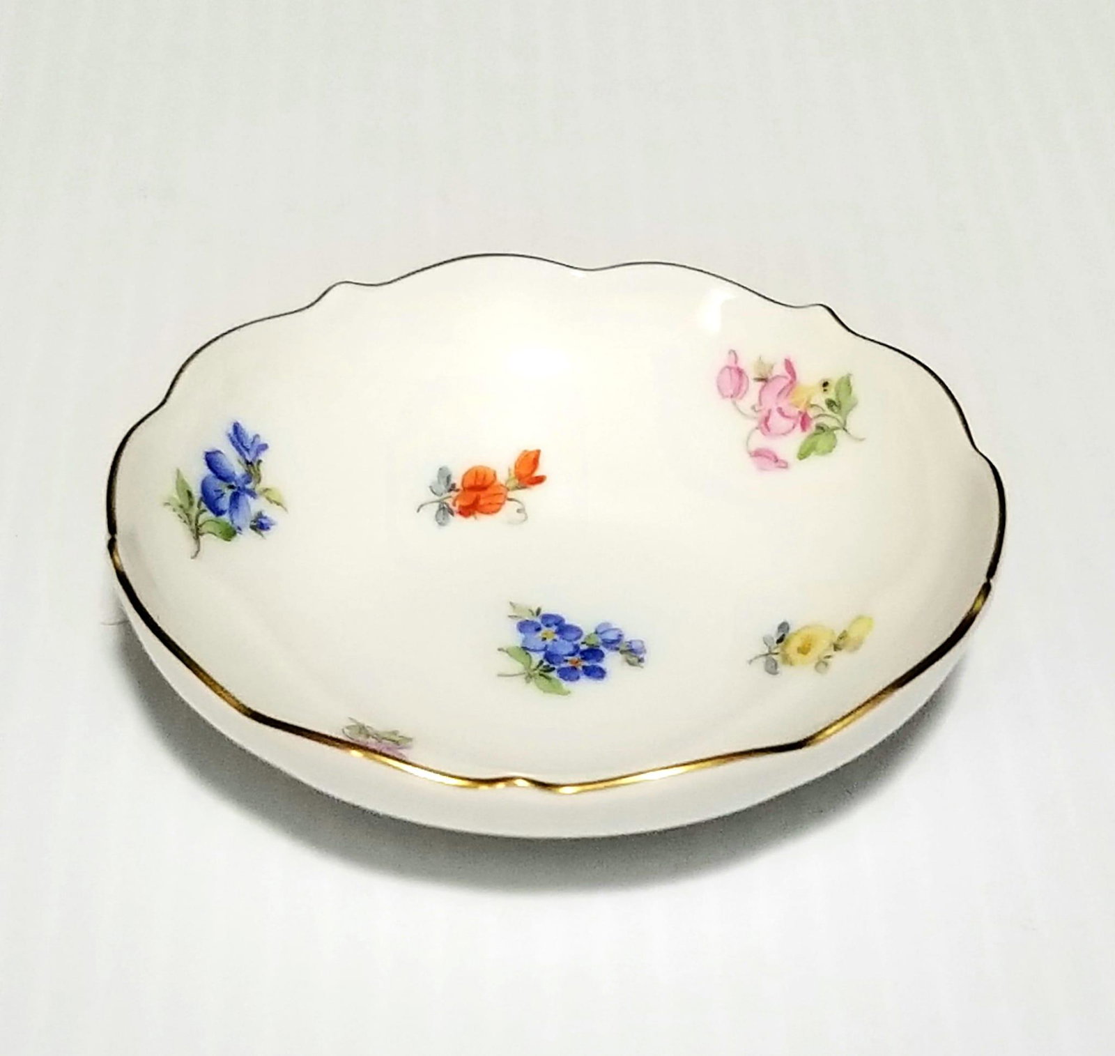Amazing Meissen Porcelain Sauce Plate: Nice Meissen porcelain sauce plate, 3 1/4 inches round x 1 inch, hand painted, blue mark, signed.