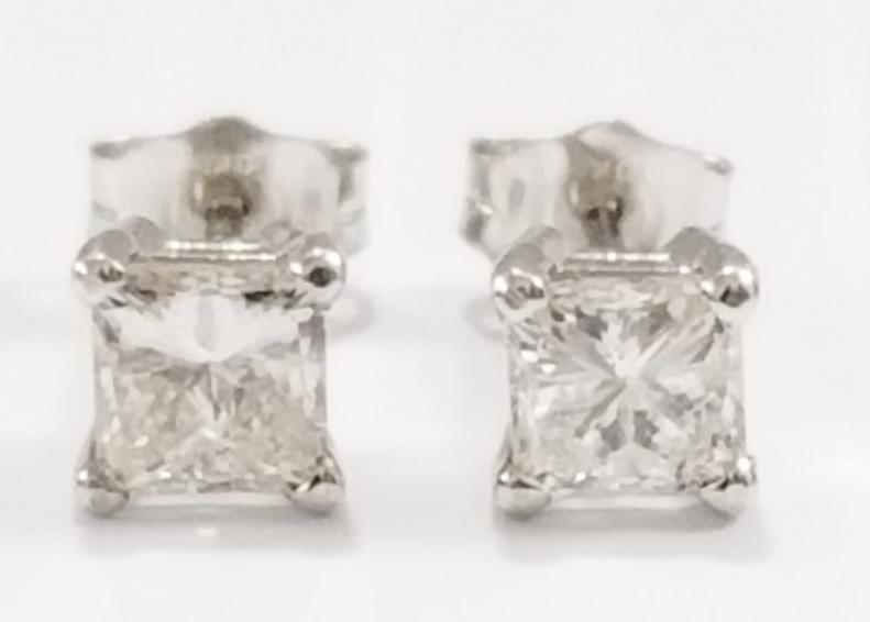 Amazing 14KT Gold Diamond Earrings (1 of 7)