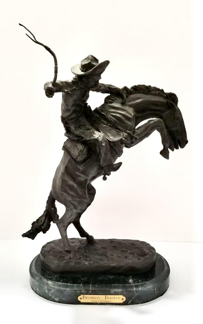 Amazing Frederic Remington Bronco Buster Sculpture: Beautiful Frederic Remington Bronco buster sculpture, 16 x 10 x 7 inches