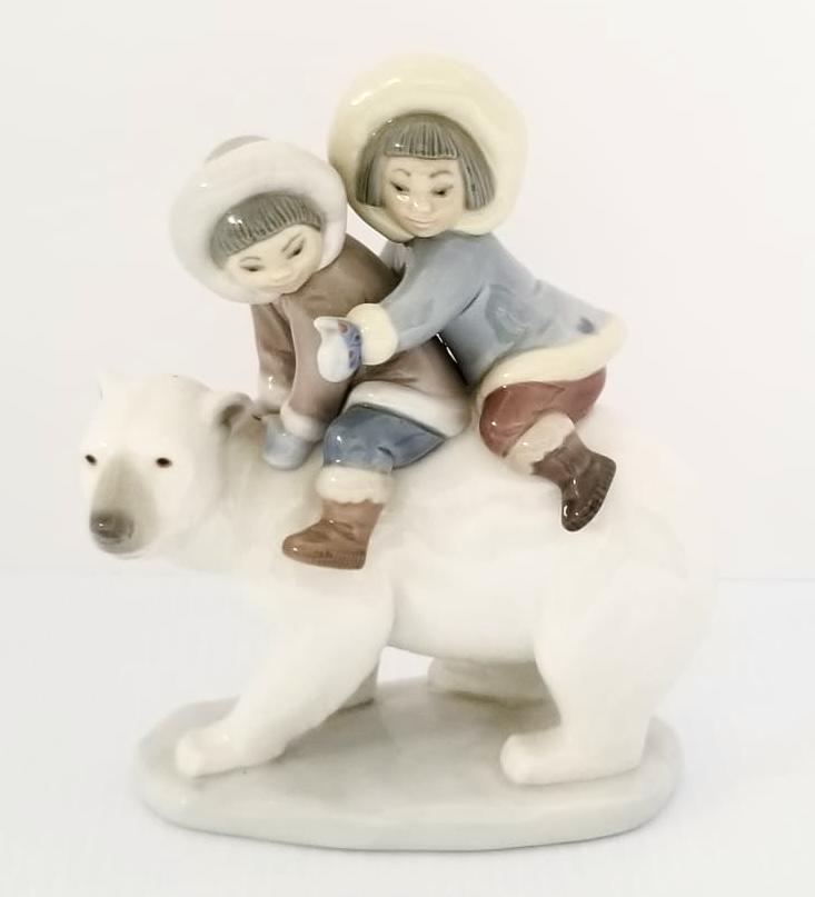 Amazing Lladro Polar Bear & Children Figurine (1 of 4)