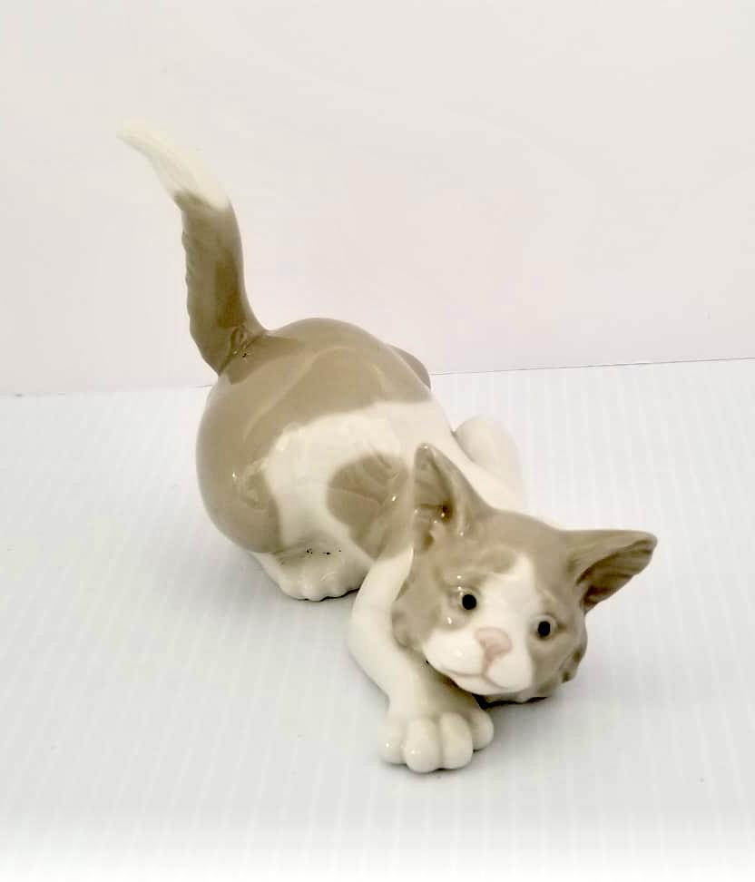 Amazing Lladro Cat Porcelain Figurine (1 of 5)