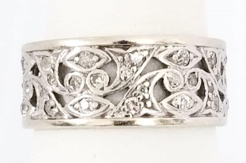 Amazing 14KT Gold Diamond Ring (1 of 7)