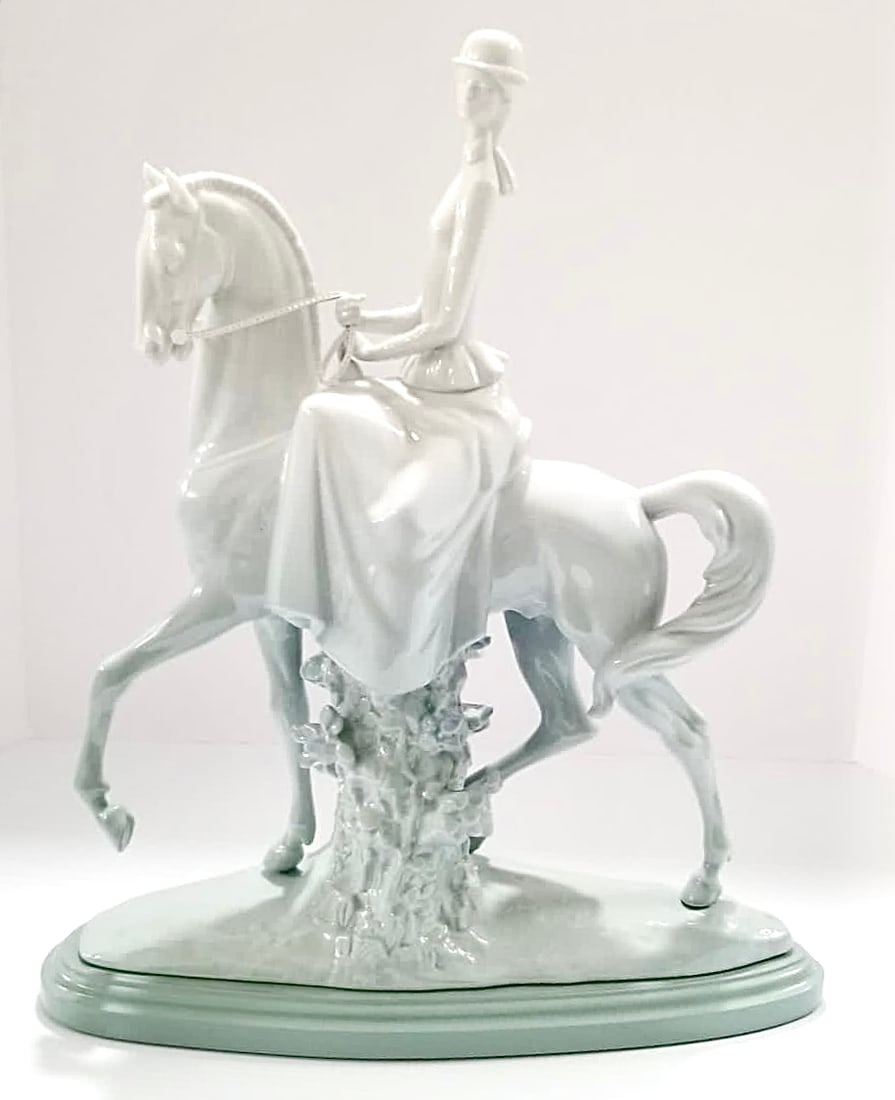 Amazing Lladro Woman on Horse Porcelain Figurine: Beautiful Lladro woman on horse porcelain figurine, 18 3/4 x 16 x 6 1/2 inches with base.