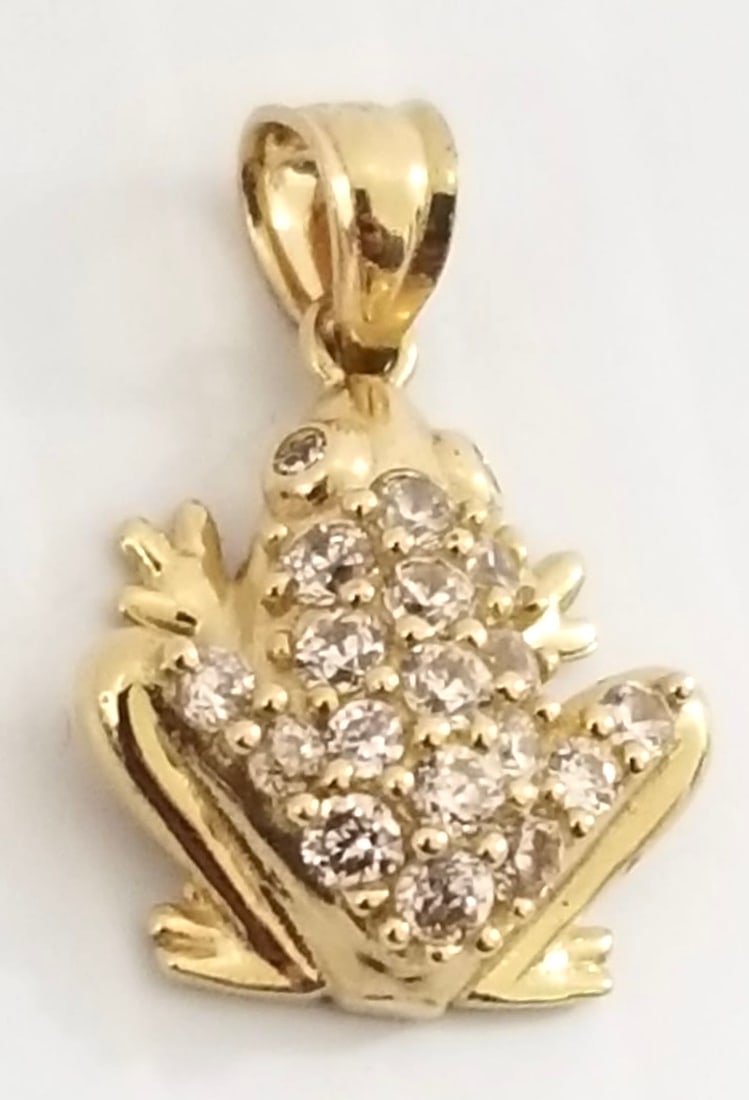 Amazing 14KT Gold Frog Pendant: Beautiful 14kt yellow gold frog pendant, 3/4 x 1/2 inches, 2.6 grams, 1.55 dwt.
