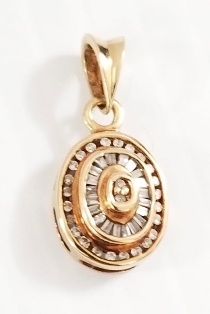 Amazing 10KT Gold Diamond Pendant (1 of 6)