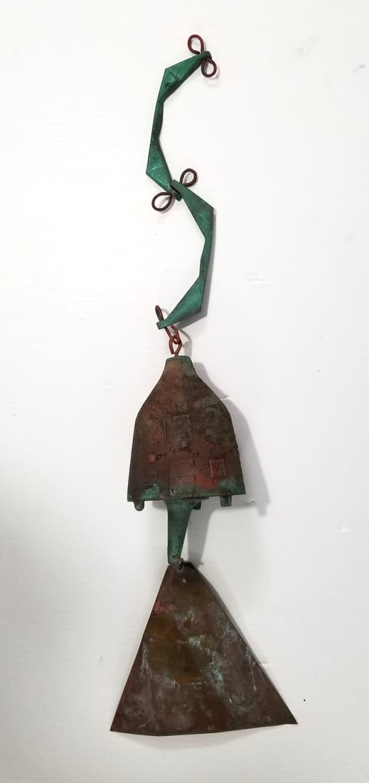 Amazing Paolo Soleri Acosanti Bronze Bell: Nice Paolo Soleri acosanti bronze chime bell, verdigris patina, 23 x 6 inches.