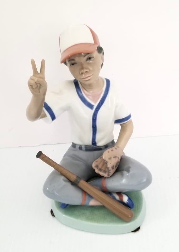 Amazing Lladro Baseball Porcelain Figurine (1 of 5)