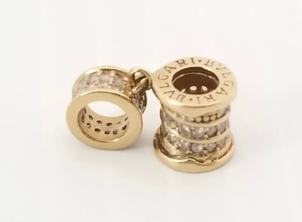 Amazing 14KT Gold Bvlgari Pendant: Beautiful 14kt yellow gold Bvlgari pendant, 5/8 x 1/4 inches, 2.0 grams, 1.30 dwt.