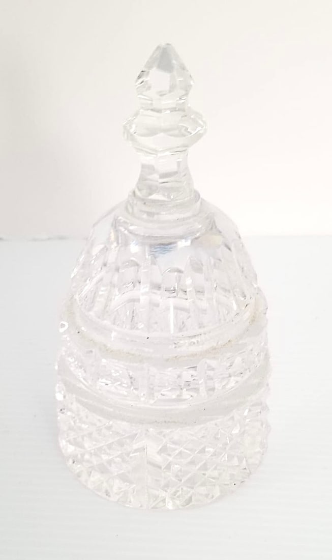 Amazing Waterford Capitol Dome Crystal Paperweight: Beautiful Waterford capitol dome crystal paperweight, 5 x 3 7/8 inches round.