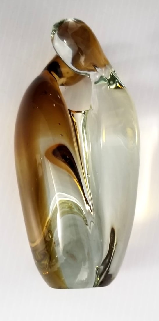 Amazing Love Kiss Art Glass: Nice love kiss art glass, 5 3/4 x 2 7/8 x 2 inches.