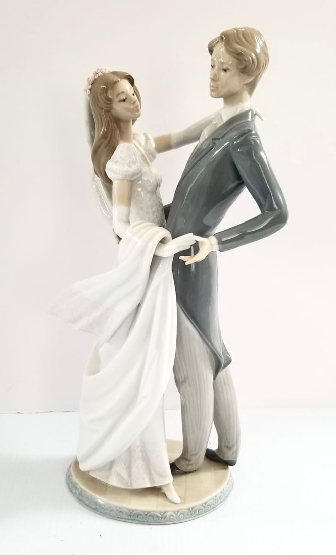 Amazing Lladro Wedding Dance Porcelain Figurine (1 of 7)
