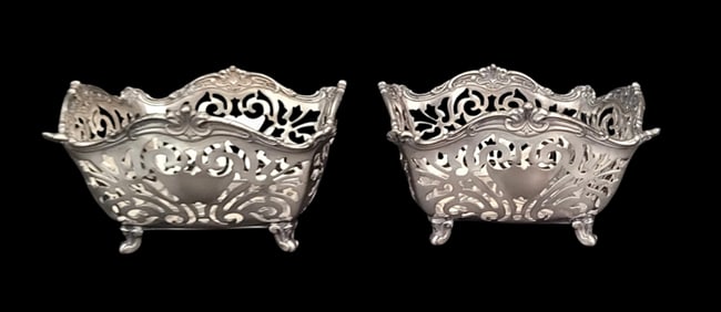 Amazing Reed & Barton #905 Silver Plated Baset Pair