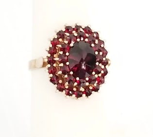Amazing Vtg 900 Zirconia Red Crystal Ring