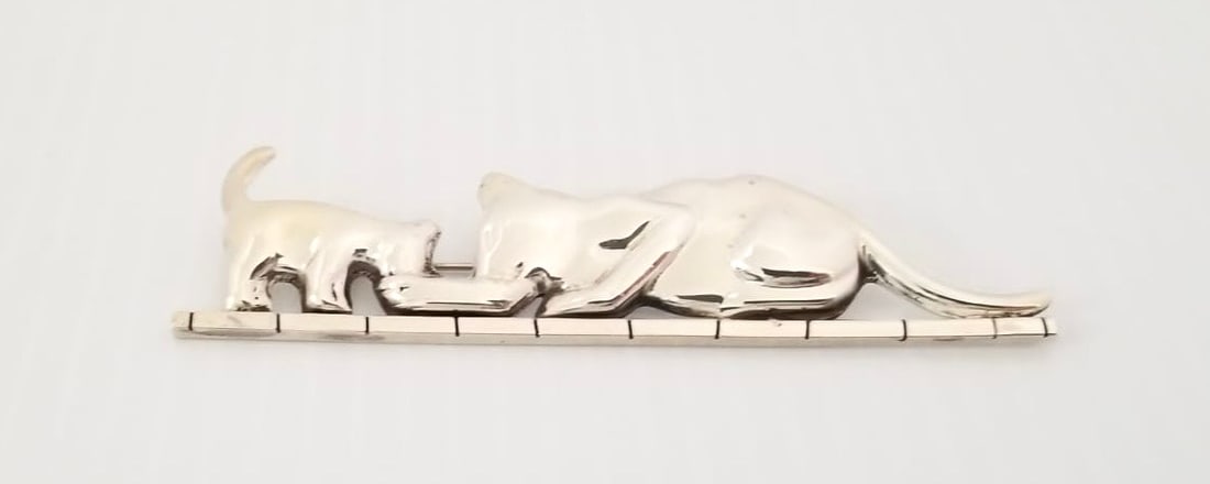 Amazing Taxco Mexico Cats Pin Brooch: Beautiful Taxco Mexico cats pin brooch, 3 5/8 x 3/4 inches, 20.6 grams.