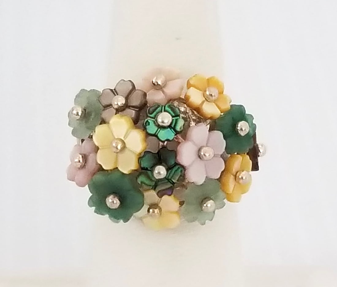 Amazing WK 925 Sterling Mother of Pearl Flowers Ring (1 of 6)