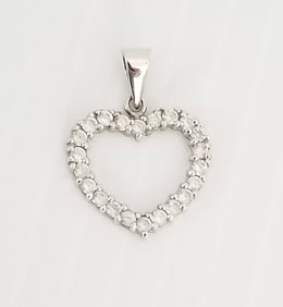 Amazing AK 14KT White Gold Diamond Heart Pendant