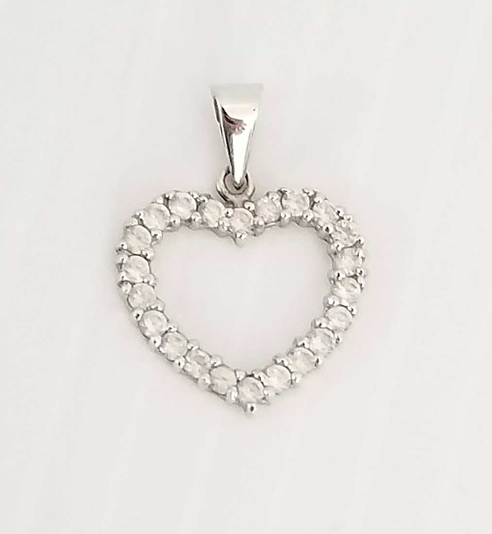 Amazing AK 14KT White Gold Diamond Heart Pendant: Beautiful AK 14kt white gold 0.41ct diamond heart pendant, fractionated, 3/4 x 5/8 inches, 1.1 grams, 0.70 dwt.