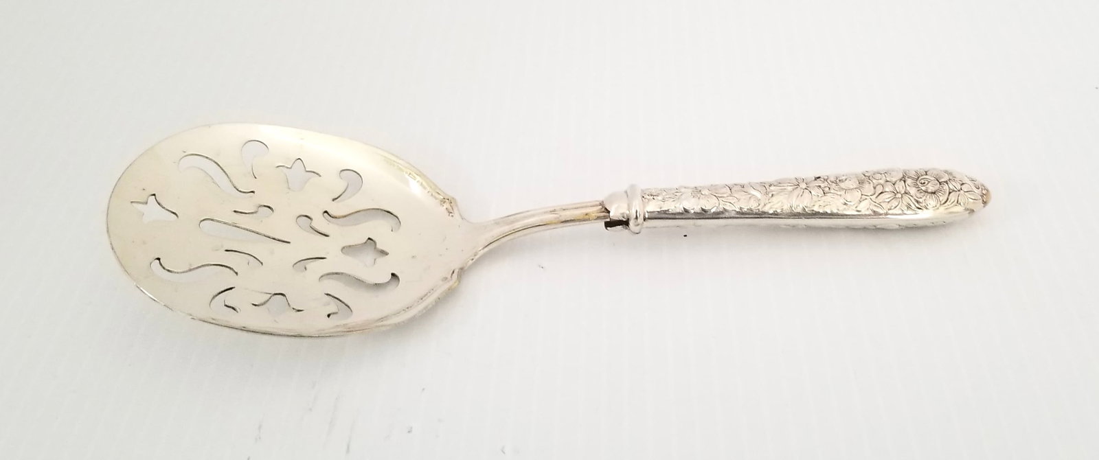 Amazing Sterling Silver Handle Neoclassical Service Spoon: Nice sterling silver handle neoclassical service spoon, 8 1/4 x 2 7/8 inches, naturalist relief handle, the spoon has some scratches for years used.