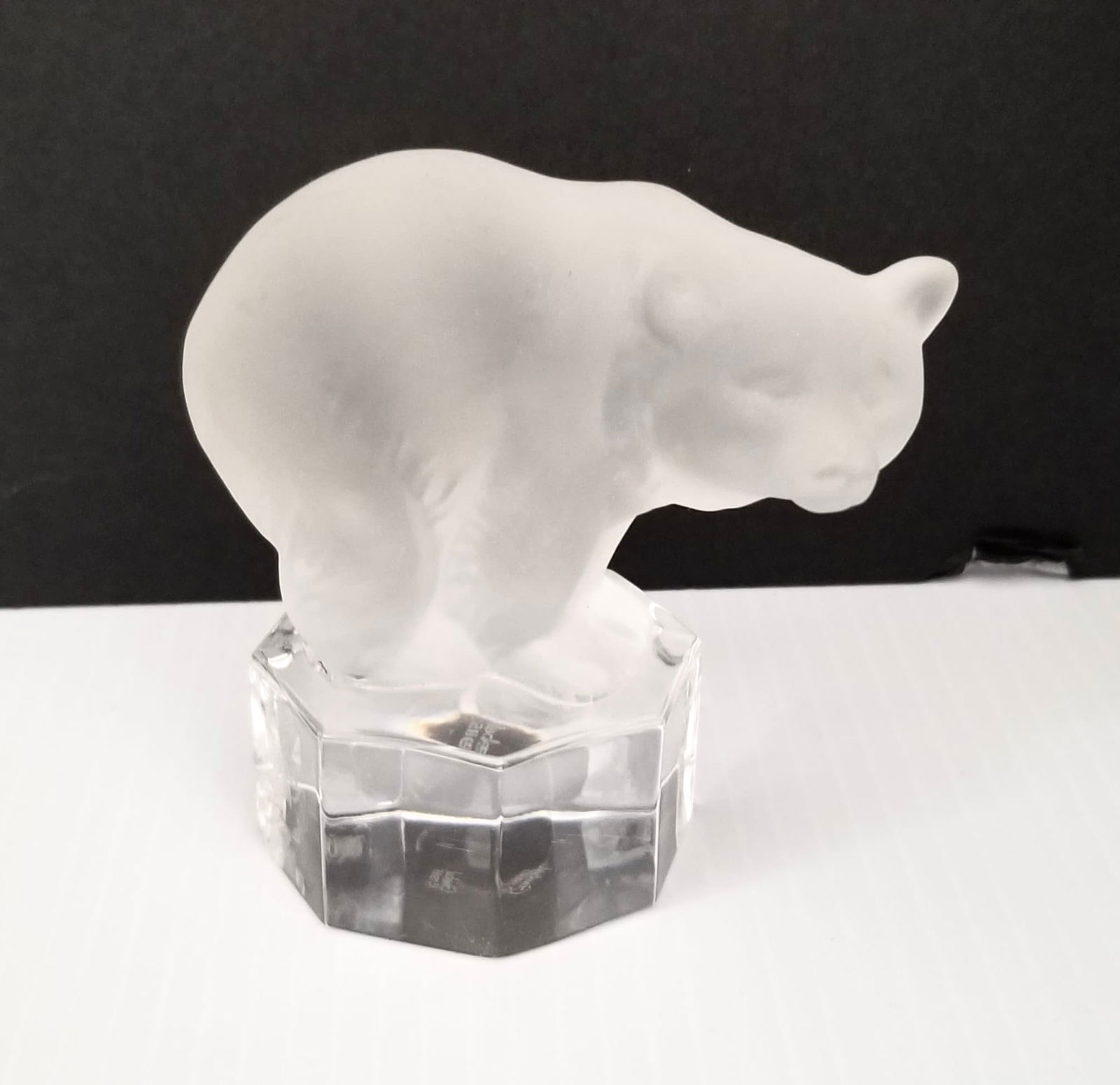 Amazing Goebel Bear Frosted Crystal Art Glass: Beautiful Goebel bear frosted crystal art glass, 3 1/2 x 3 1/4 x 2 inches.