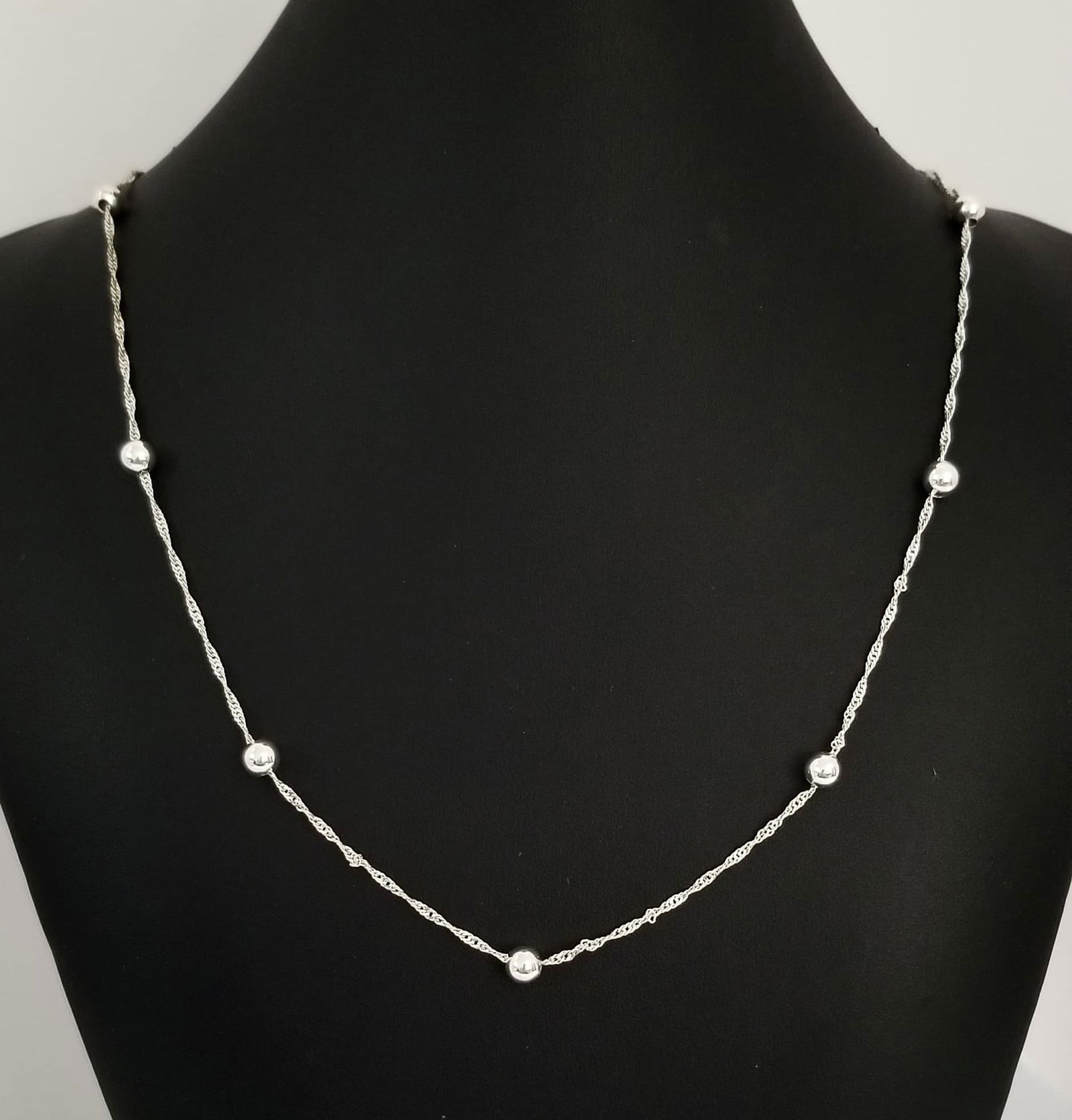 Amazing FAS Italy 925 Sterling Silver Beads Necklace: Beautiful FAS Italy 925 sterling silver, 6 mm beads necklace, 24 inches x 6mm, 5.7 grams.