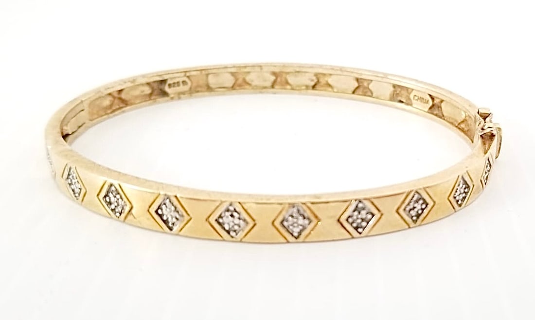 Amazing 925 Sterling Silver Gold Plated Bracelet: Beautiful 925 sterling silver gold plated bracelet, 2 3/4 x 1 1/4 inches, 20 grams.