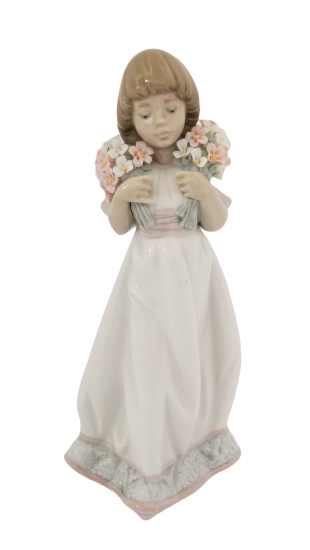 Amazing Lladro 1987 Lady & Flowers Figurine (1 of 5)