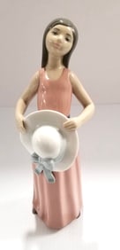Amazing Lladro Lady With Pamela Hat Porcelain Figurine