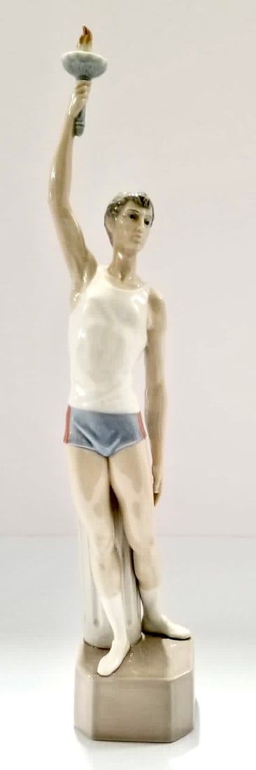 Amazing Lladro Olympic Torch Porcelain Figurine (1 of 5)