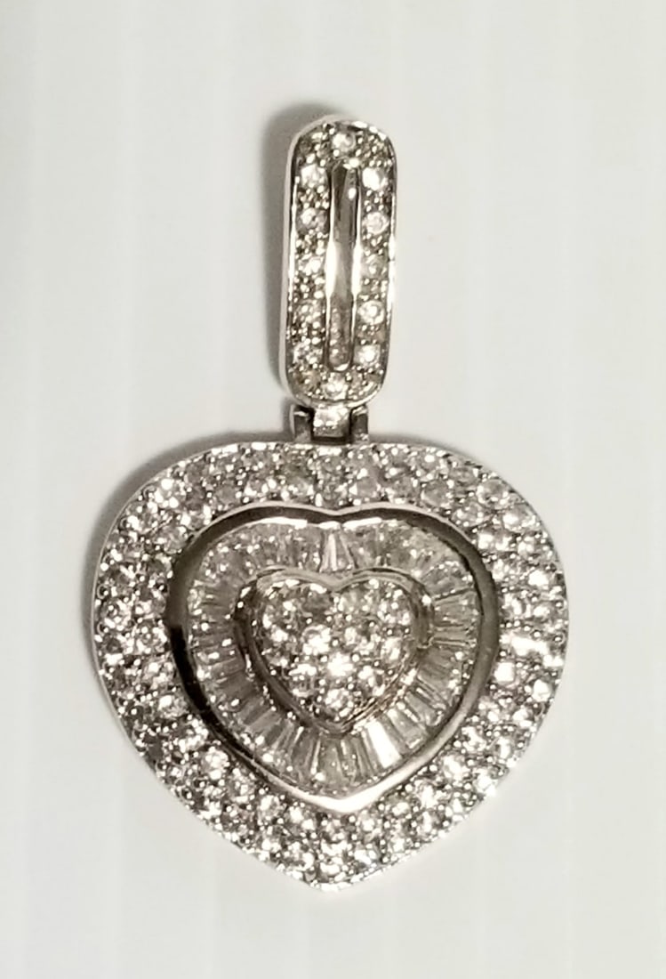 Beautiful 925 Sterling Silver Zirconia Heart Pendant (1 of 5)
