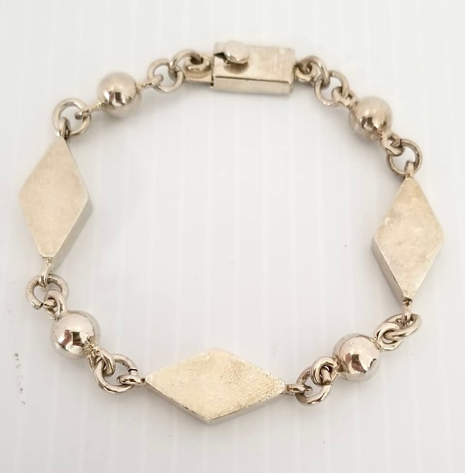 Amazing Alicia De La Paz Mexico 925 Sterling Bracelet: Beautiful modernist Alicia De La Paz 925 sterling silver bracelet, 8 x 1/2 inches, 22.9 grams.