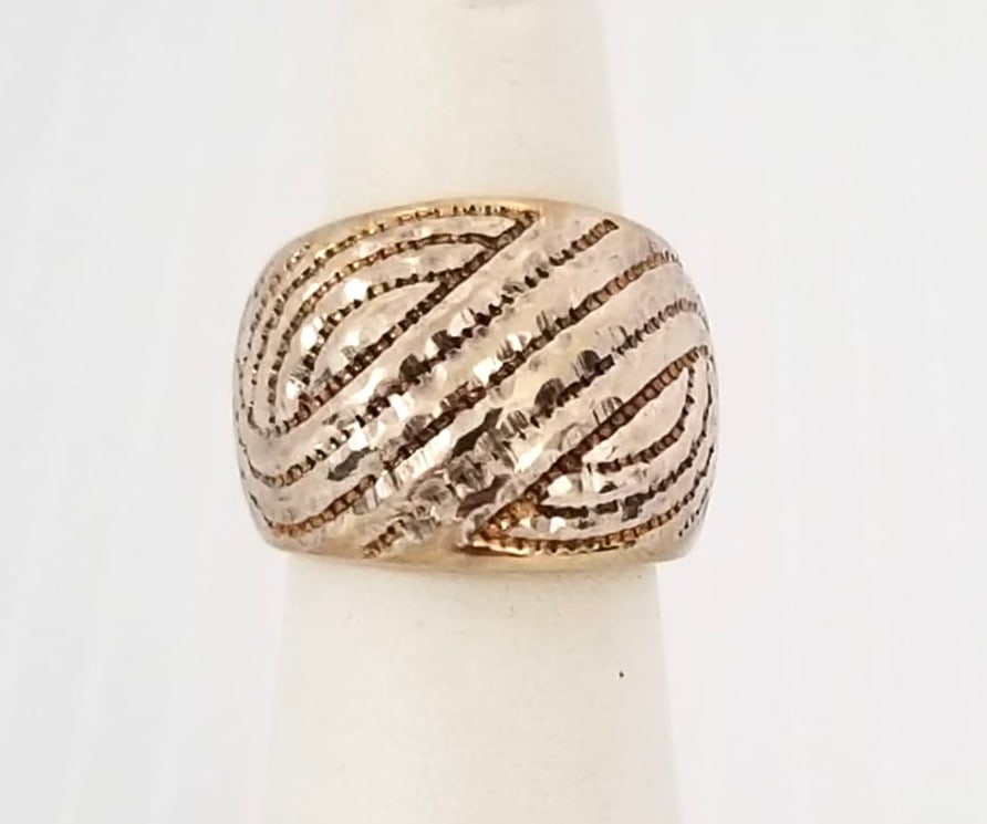 Amazing 925 sterling Gold Plated Canada Cut Diamond Ring: Beautiful 925 sterling silver gold plated Canada cut diamond ring, Illusion, 8.3 grams, size 5.