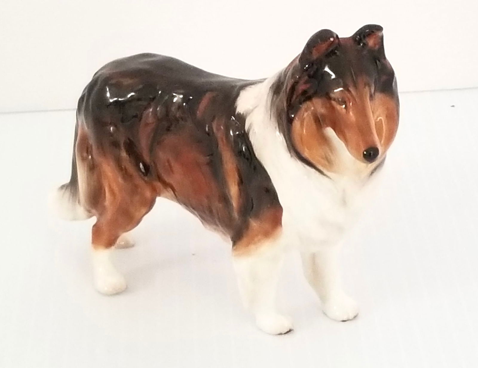 Amazing Royal Doulton England Porcelain Collie Dog: Beautiful vintage Royal Doulton England porcelain Collie dog, 3 1/8 x 3 5/8 inches.