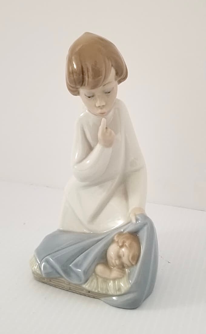 Amazing Lladro Girl With Baby Porcelain Figurine (1 of 5)