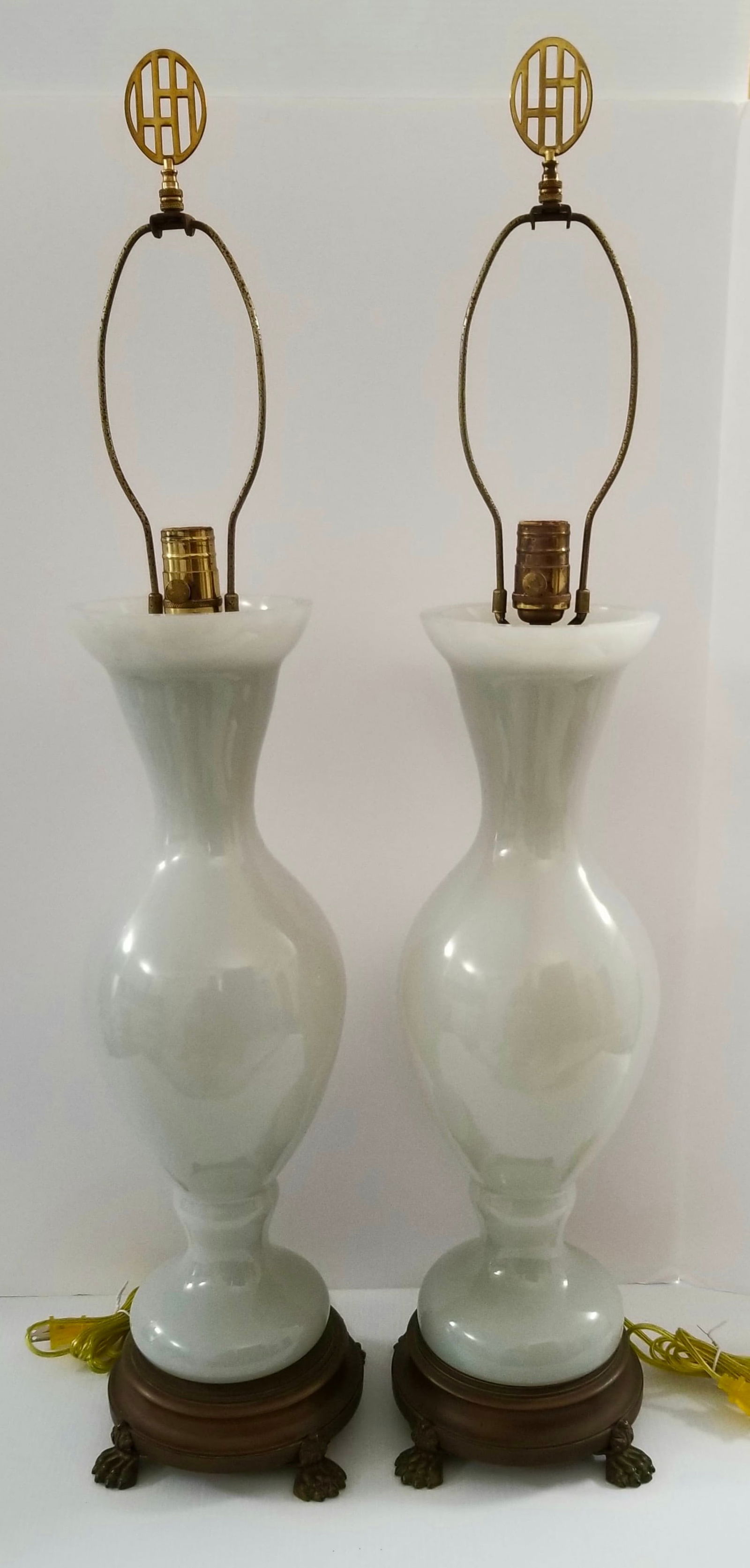 Amazing Vtg Green Opaline Chinese Bronze Floor Lamps: Beautiful vinatge green opaline Chinese bronze floor lamps, base with top, claws, 36 inches x 7 inches round