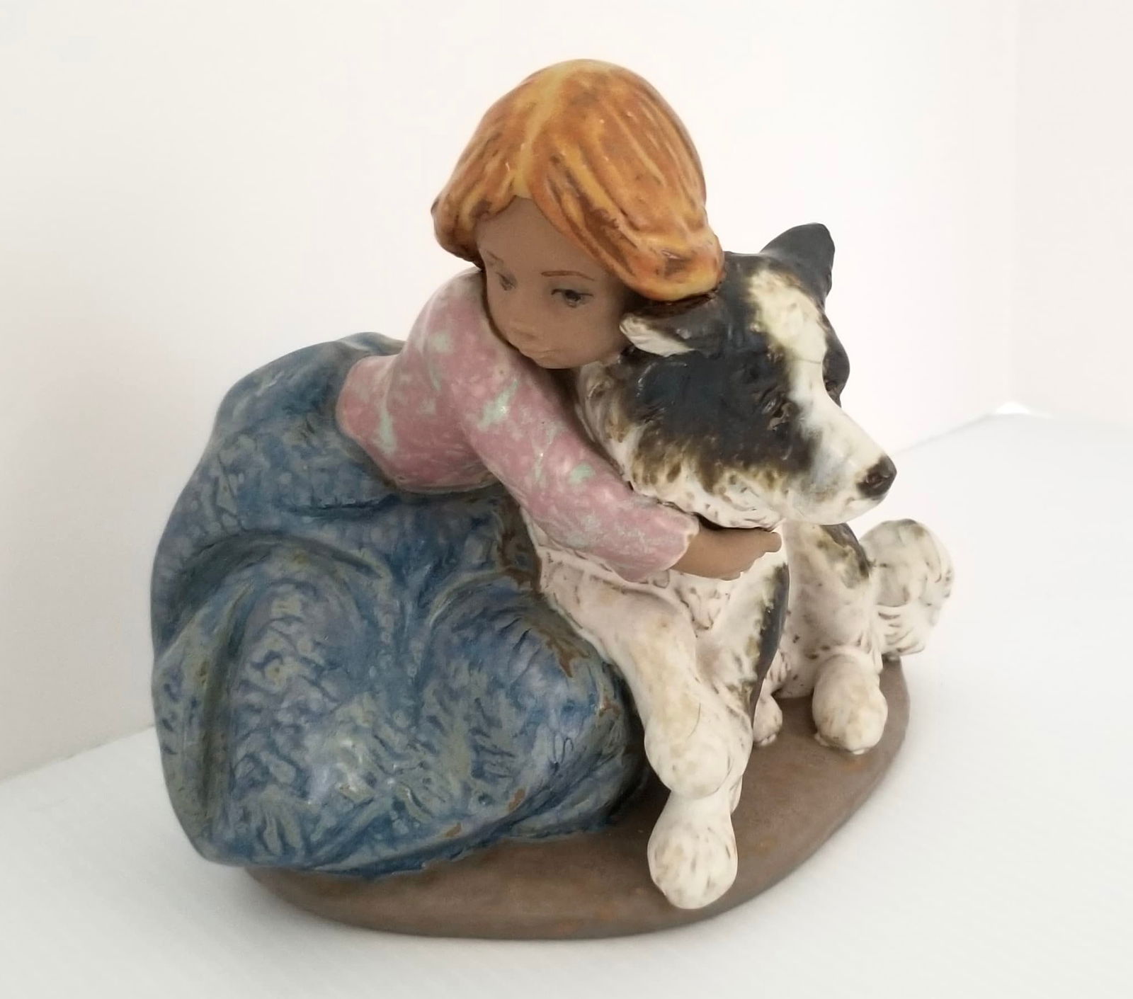 Amazing Lladro 2200 "Abrazadita al Perro" Porcelain Figurine: Beautiful Lladro 2200 "Abrazadita al Perro" porcelain figurine, made in Spain, 7 5/8 x 6 1/4 x 5 inches.