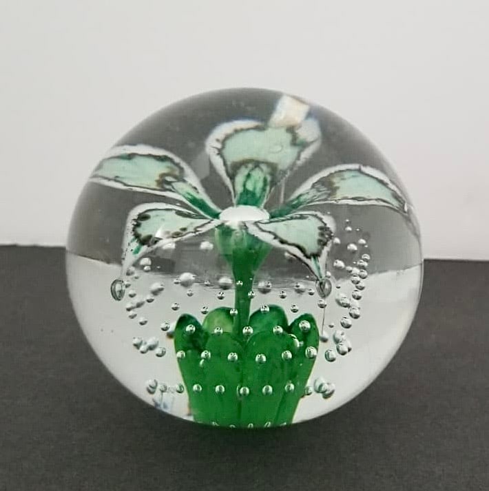 Amazing Wheaton Village Flower Paperweight Art Glass: Beautiful Wheaton Village flower and bubble paperweight art glass, 3 1/8 inches round.