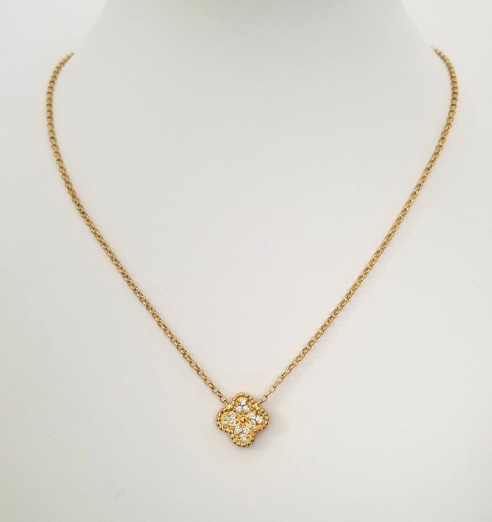 Amazing Italy 925 Sterling Gold Plated Clover Necklace: Beautiful Italy 925 sterling gold plated clover necklace, 16 inches x 2 mm, 4.4 grams.