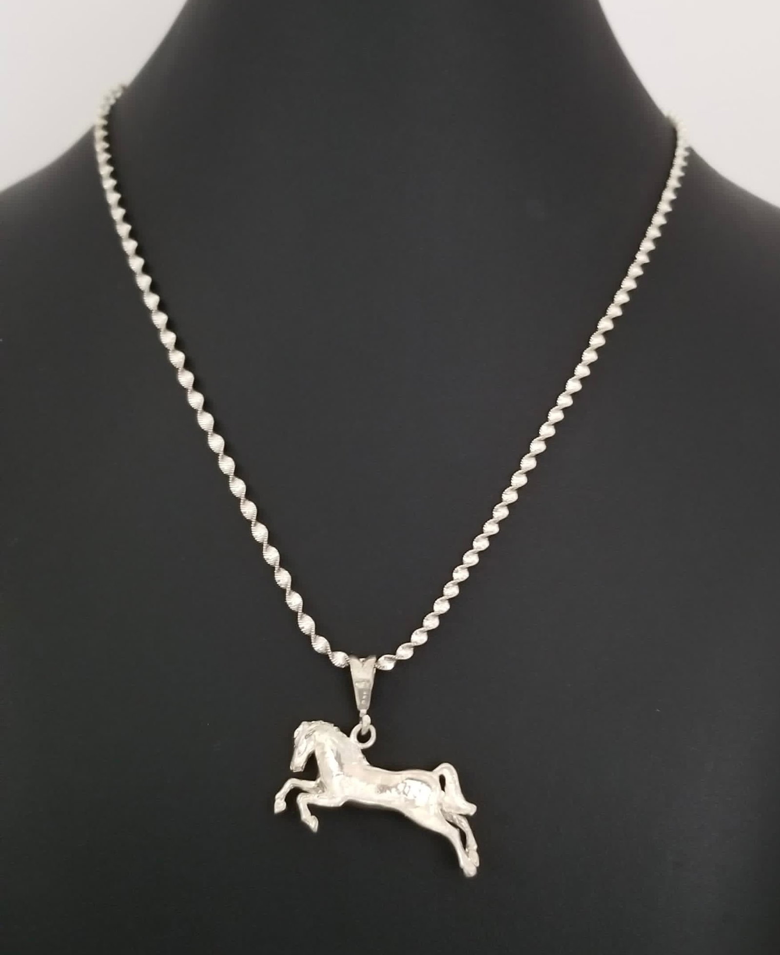Amazing 925 Sterling Silver Italy Horse Pendant Necklace: Beautiful 925 sterling silver, Italy horse pendant necklace, 18 inches x 3 mm, 10 grams.