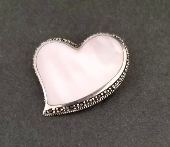 Amazing NF 925 Sterling Mother of Pearl Heart Pendant: Beautiful NF 925 sterling silver mother of pearl heart pendant, 1 1/4 x 1 1/8 inches, 8.1 grams.