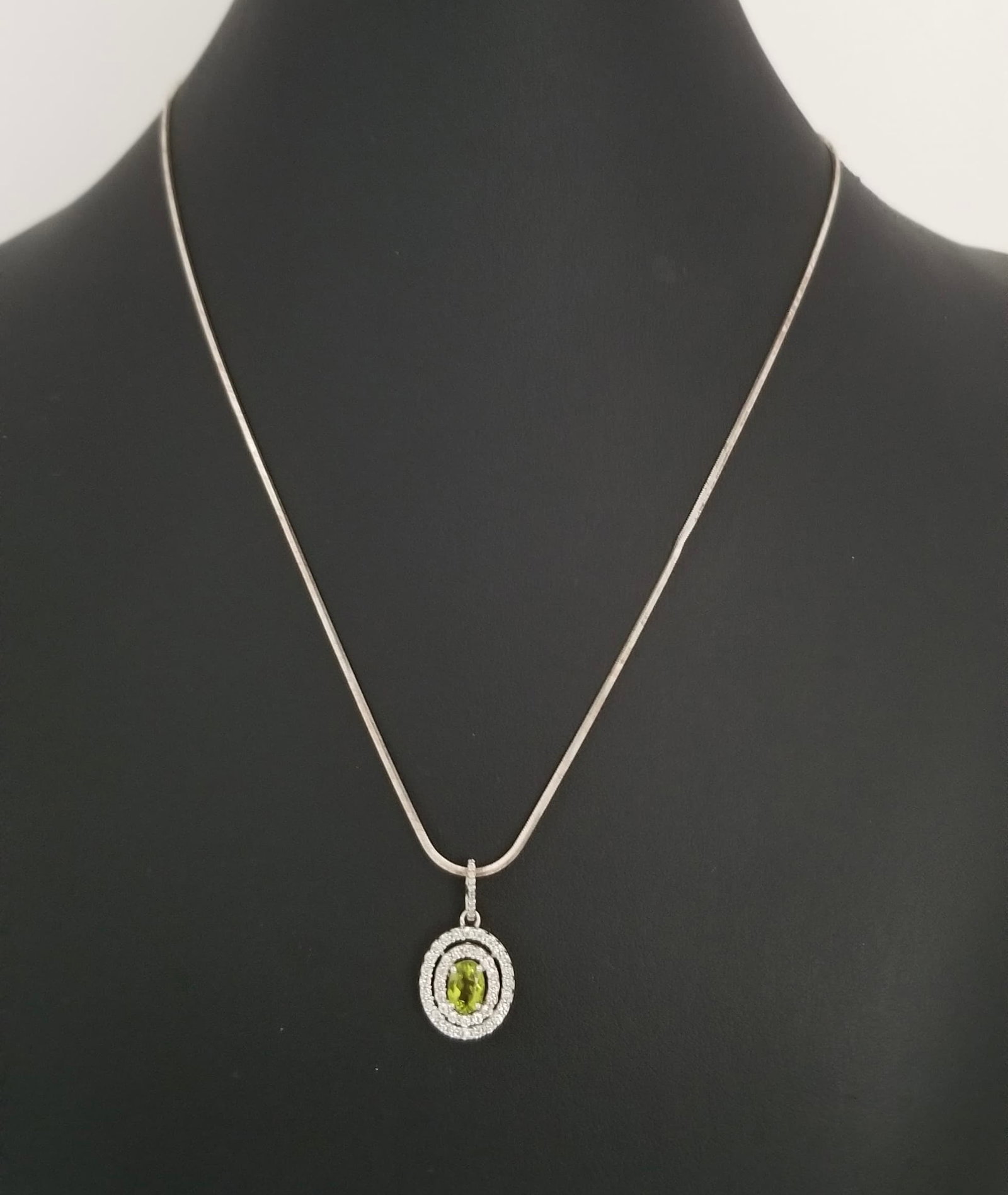 Amazing JWBR 925 Sterling Silver Peridot Ring & Necklace (1 of 9)