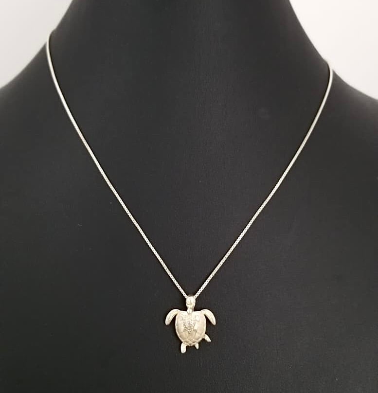 Amazing Italy 925 Sterling Turtle Pendant Necklace: Beautiful Italy 925 sterling silver turtle pendant necklace, 16 inches x 1 mm, 4.6 grams.