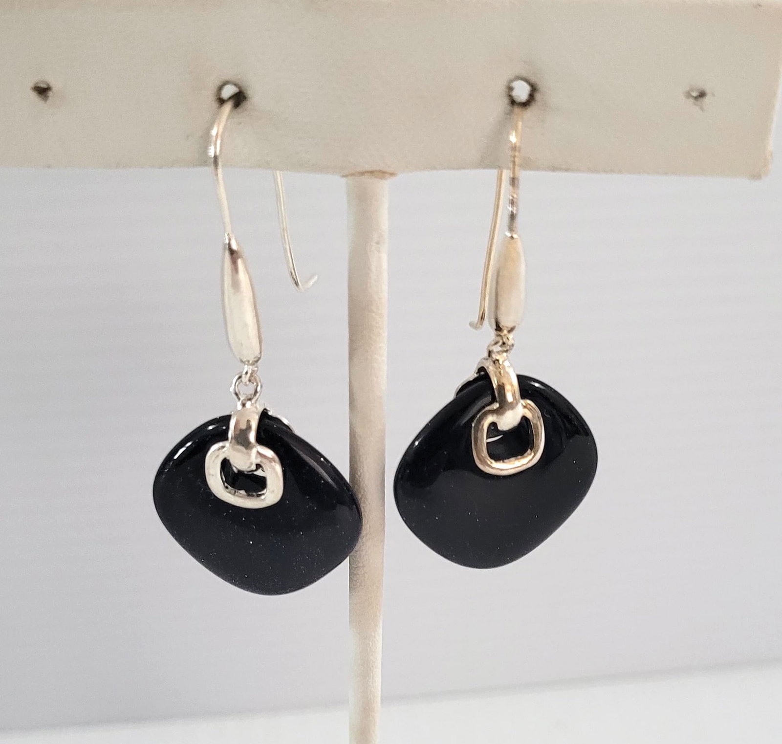 Amazing 925 Sterling Silver Dark Blue Stone Earrings: Beautiful 925 sterling silver dark blue stone earrings, 1 3/4 x 7/8 inches, 8.5 grams.