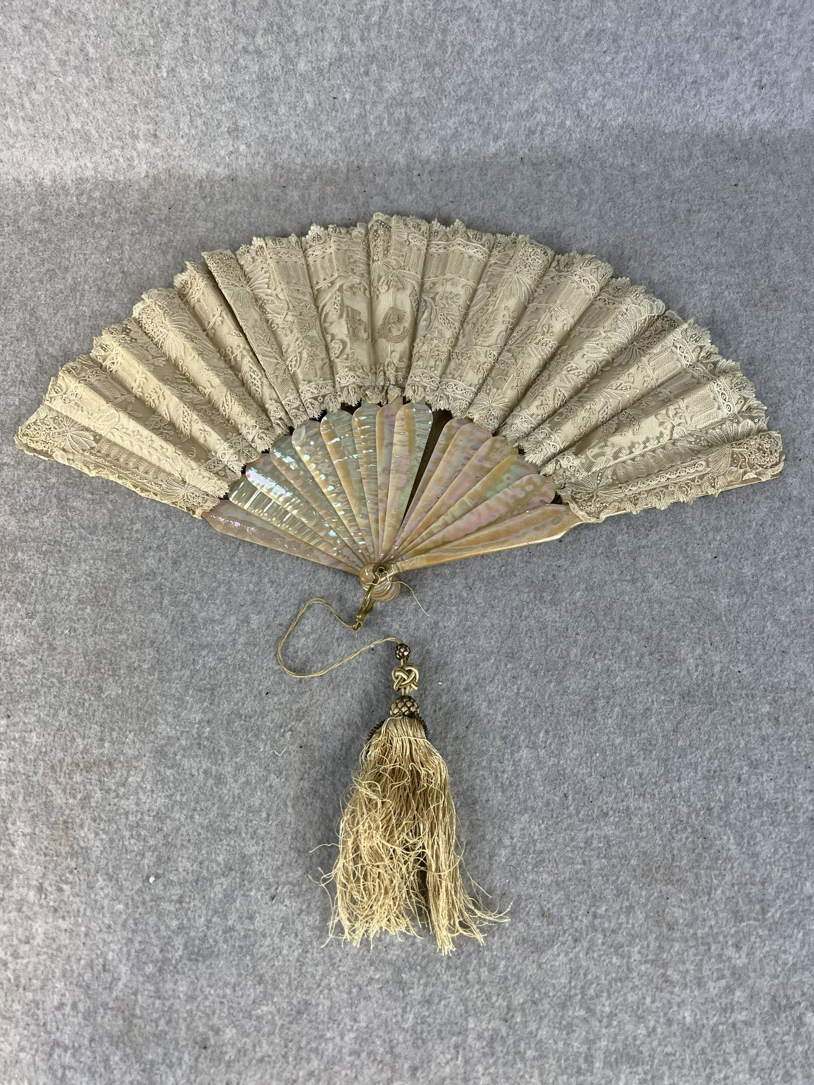 Antique Victorian Woman's Hand Fan With MOP & Lace (1 of 13)