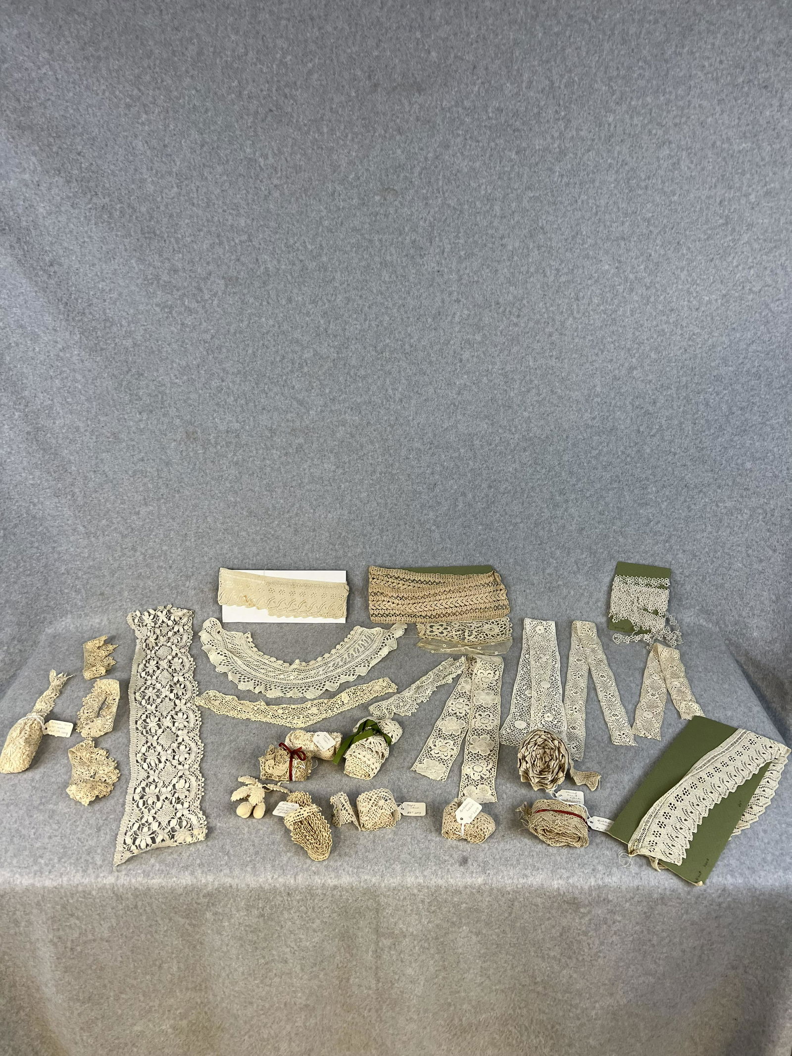 Vintage Lace Lot: Lace Lot to include very nice Vintage Lace trim pieces and collar, etc.