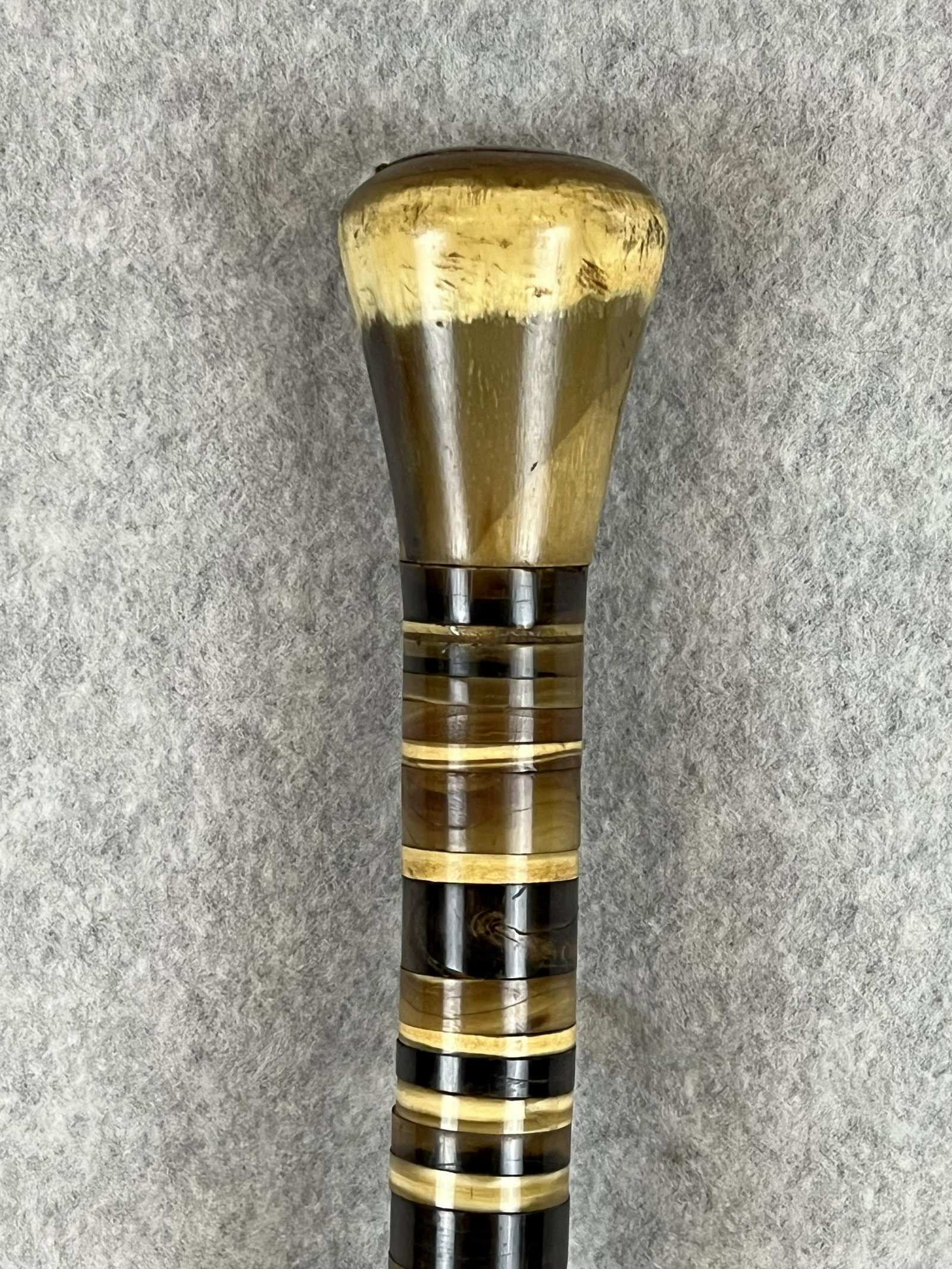 Antique Exceptional Horn & Bone Cane: Antique cane / walking stick which consists of a horn handle on a shaft made up from various small rings of horn and bone in the colors of brown, black, white etc. Cane / walking stick measures approx