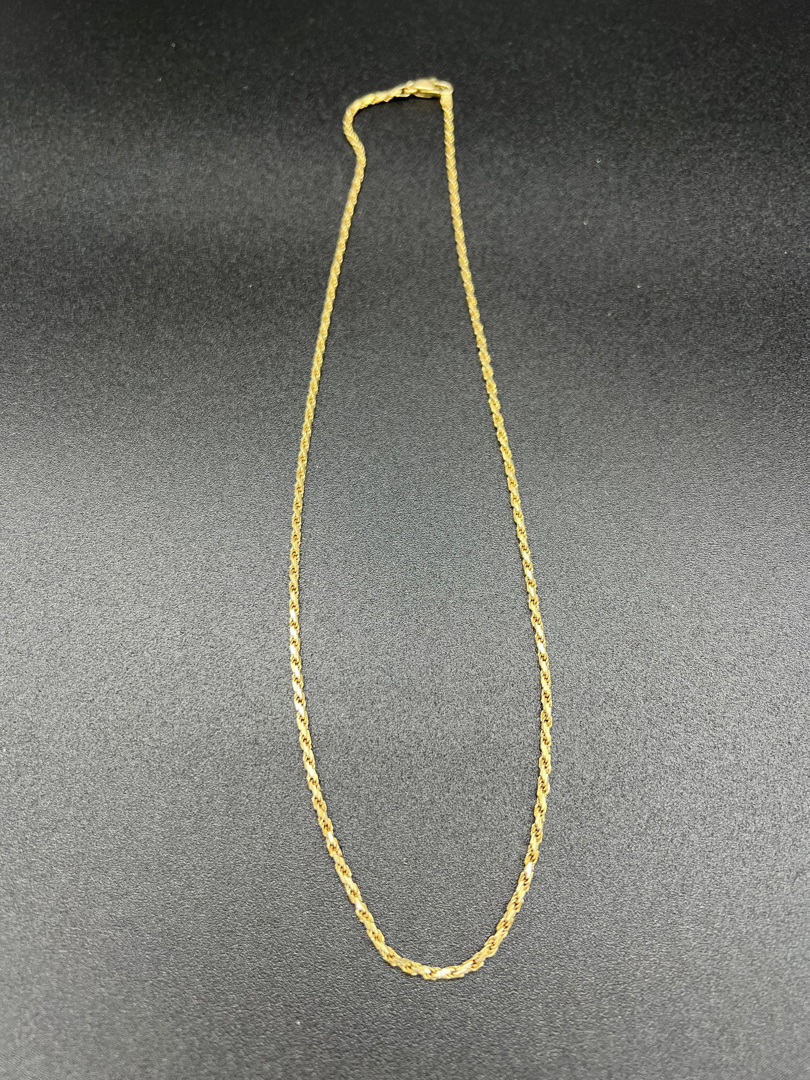 14K Gold Chain 18" Long: 14K Gold Italian made 18" long chain which has a weight of 5.7 dwts. Condition - fine.
